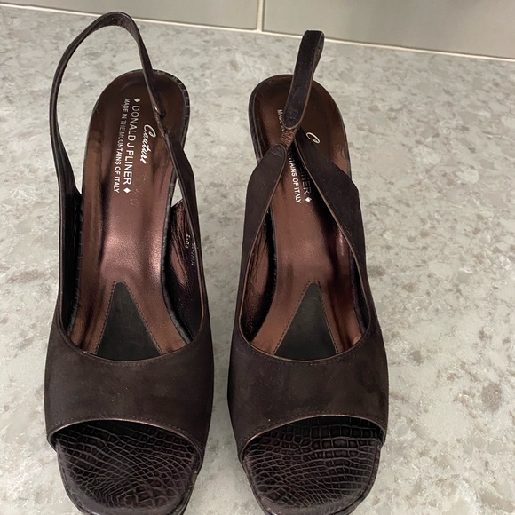 Donald Pliner Couture sling back heels. - Picture 2 of 7